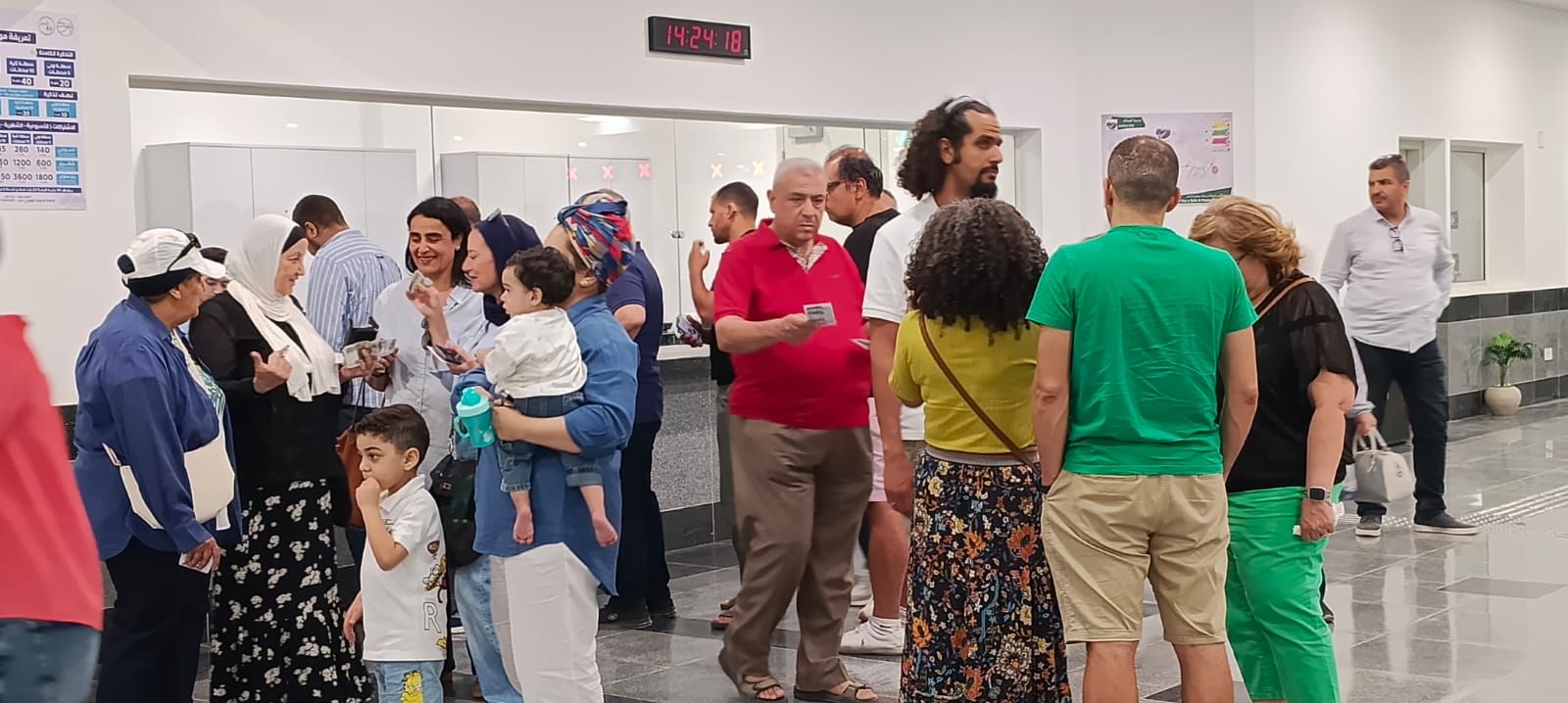 الركاب بمحطات المونوريل (1) الركاب بمحطات المونوريل (1)