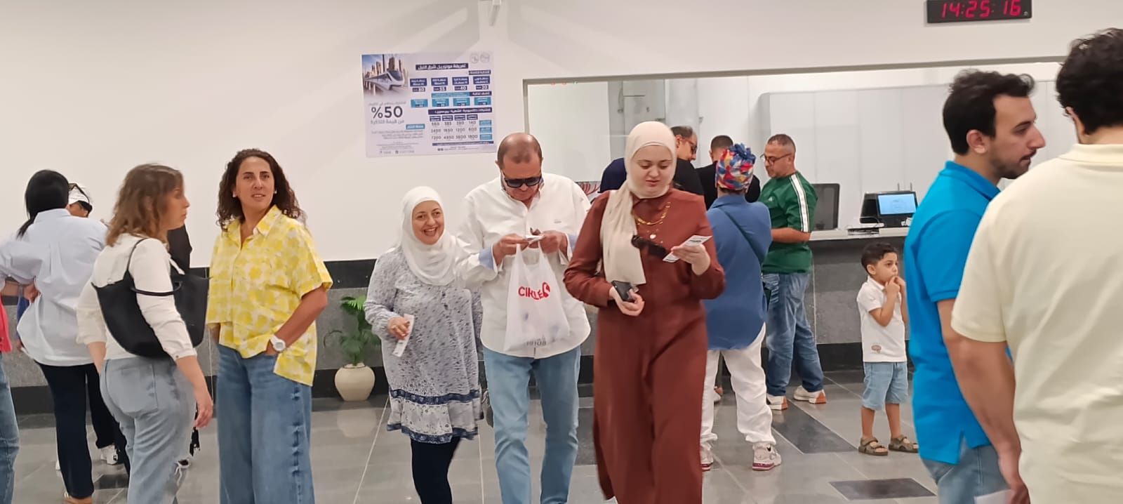 الركاب بمحطات المونوريل (5) الركاب بمحطات المونوريل (5)