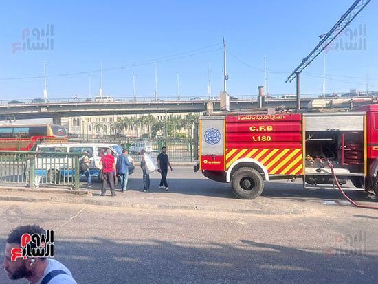 السيطرة الكاملة على الحريق الذي اندلع بكشك تجاري بمنطقة الفجالة (8) السيطرة الكاملة على الحريق الذي اندلع بكشك تجاري بمنطقة الفجالة (8)