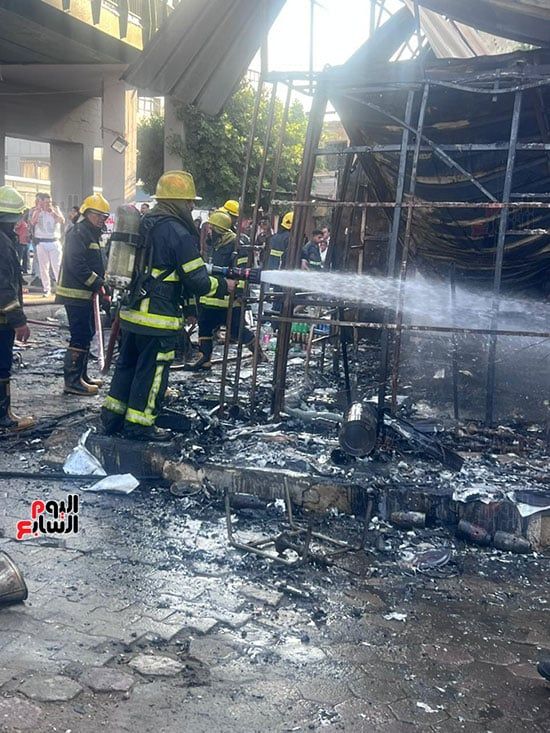 السيطرة الكاملة على الحريق الذي اندلع بكشك تجاري بمنطقة الفجالة (5) السيطرة الكاملة على الحريق الذي اندلع بكشك تجاري بمنطقة الفجالة (5)