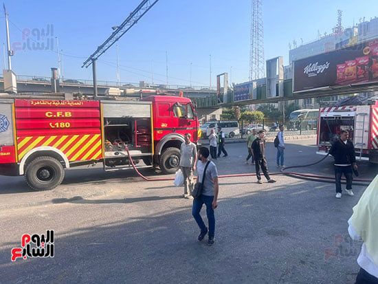 السيطرة الكاملة على الحريق الذي اندلع بكشك تجاري بمنطقة الفجالة (7) السيطرة الكاملة على الحريق الذي اندلع بكشك تجاري بمنطقة الفجالة (7)