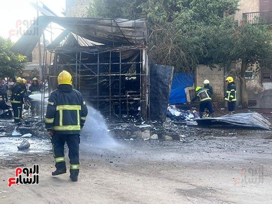 السيطرة الكاملة على الحريق الذي اندلع بكشك تجاري بمنطقة الفجالة (1) السيطرة الكاملة على الحريق الذي اندلع بكشك تجاري بمنطقة الفجالة (1)