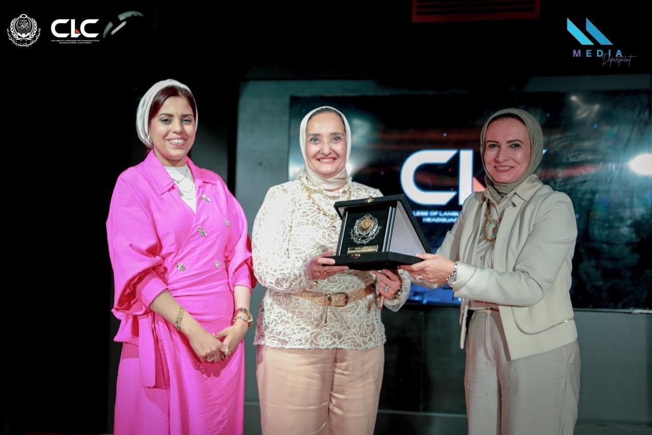طلاب كلية اللغة والإعلام بالإسكندرية يناقشون مشروعات التخرج طلاب كلية اللغة والإعلام بالإسكندرية يناقشون مشروعات التخرج