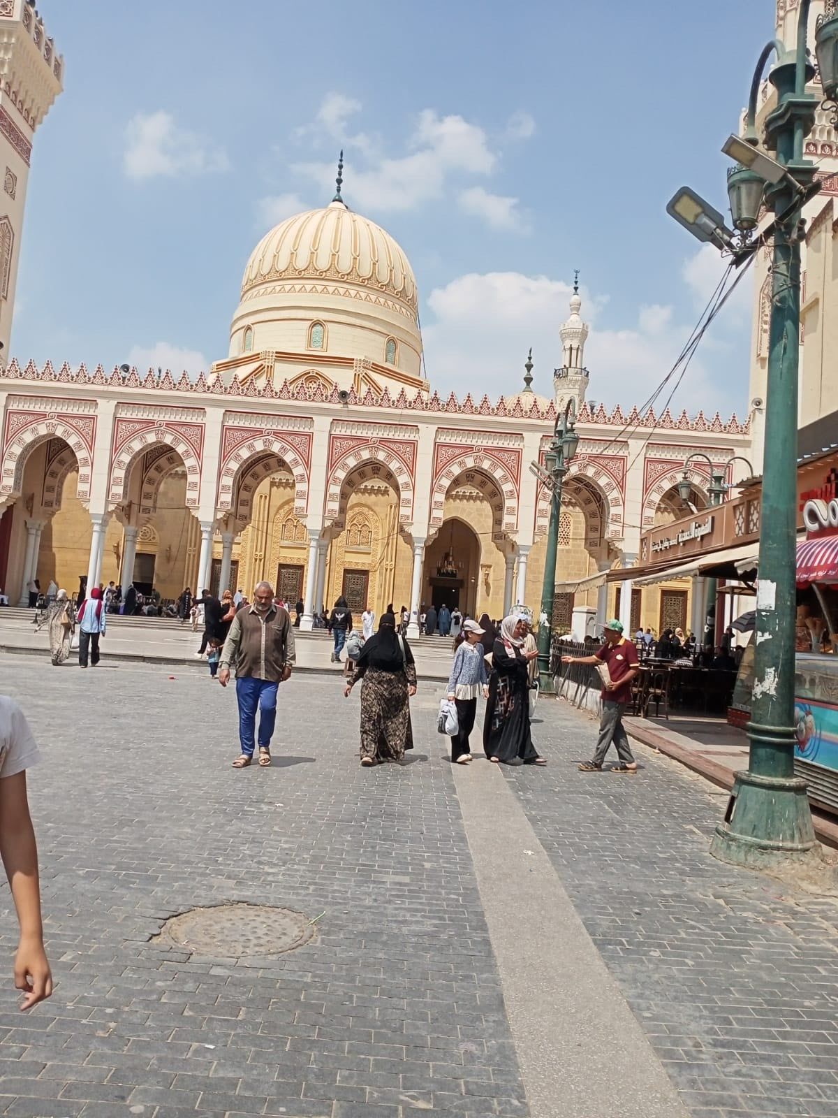 ساحة المسجد الاحمدي بطنطا تستعد لاستقبال آلاف المصلين ساحة المسجد الاحمدي بطنطا تستعد لاستقبال آلاف المصلين