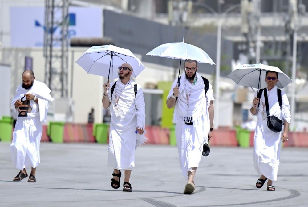 حجاج بيت الله يزحفون إلى منى لقضاء يوم التروية (6) حجاج بيت الله يزحفون إلى منى لقضاء يوم التروية (6)