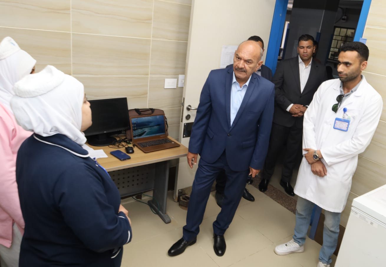 جانب من جولة محافظ السويس بوحدة طب أسرة جنيفة (3) جانب من جولة محافظ السويس بوحدة طب أسرة جنيفة (3)