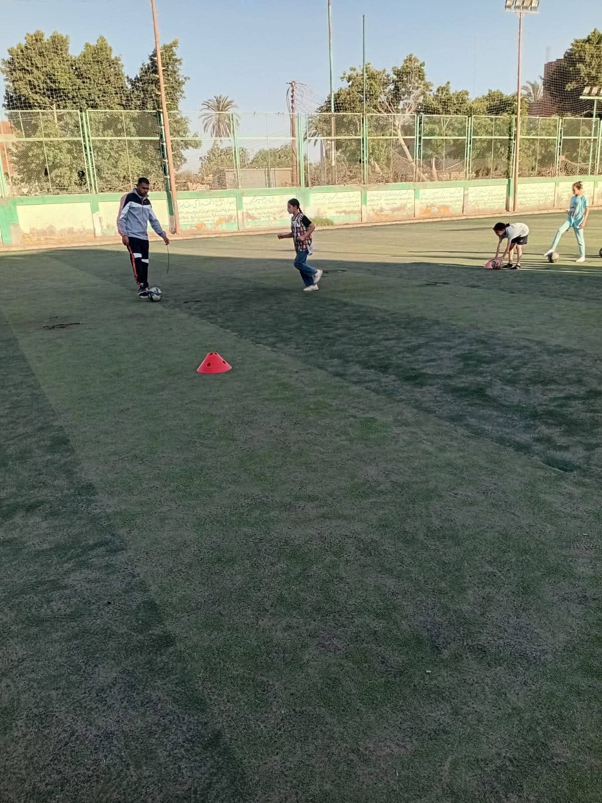 تدريب الفتيات على كرة القدم تدريب الفتيات على كرة القدم