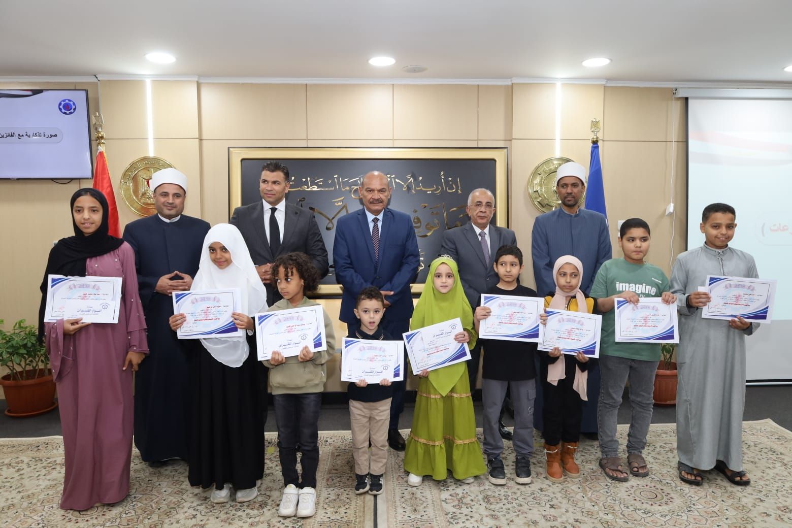 محافظ السويس يكرم حفظة القرآن والمتميزين من ذوي الهمم (4) محافظ السويس يكرم حفظة القرآن والمتميزين من ذوي الهمم (4)
