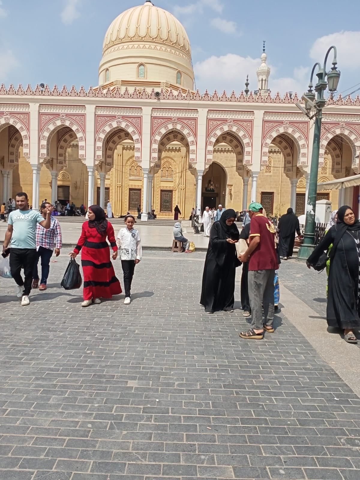 ساحة المسجد الاحمدي بطنطا تستعد لاستقبال آلاف المصلين في صلاة عيد الاضحي المبارك ساحة المسجد الاحمدي بطنطا تستعد لاستقبال آلاف المصلين في صلاة عيد الاضحي المبارك