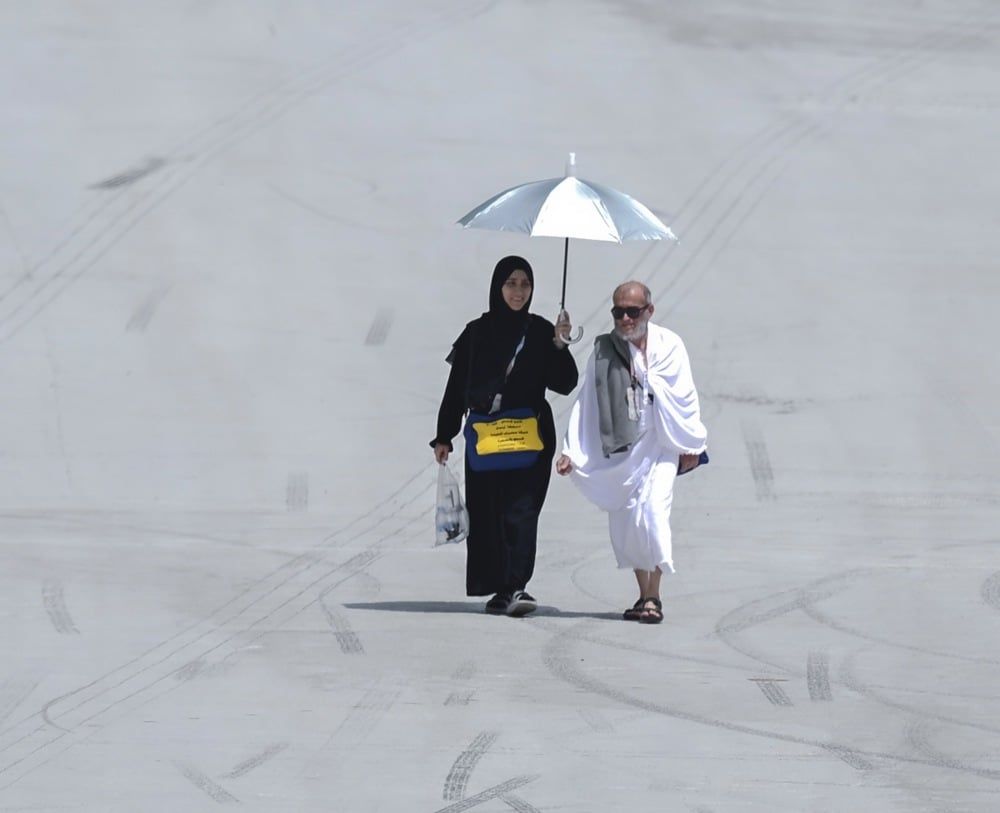 حجاج بيت الله يزحفون إلى منى لقضاء يوم التروية (5) حجاج بيت الله يزحفون إلى منى لقضاء يوم التروية (5)