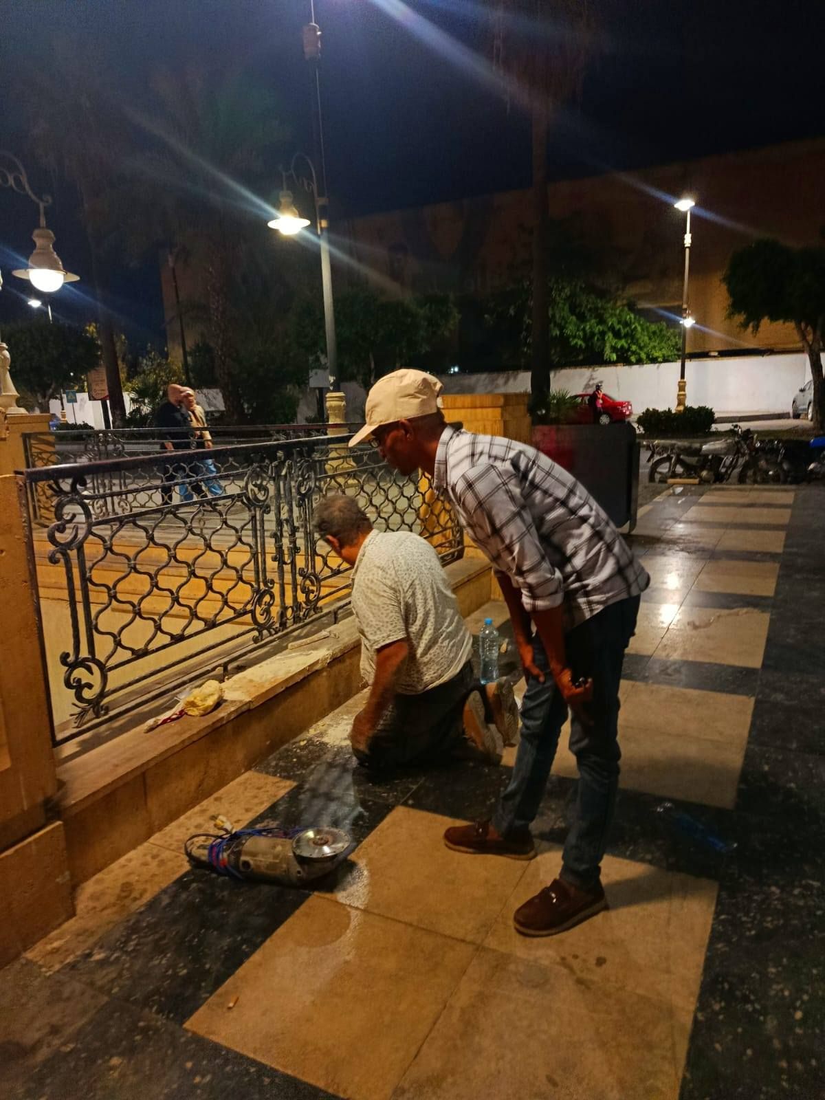 متابعة أعمال رفع كفاءة وترميمات الأرصفة بالأحياء وكورنيش النيل متابعة أعمال رفع كفاءة وترميمات الأرصفة بالأحياء وكورنيش النيل