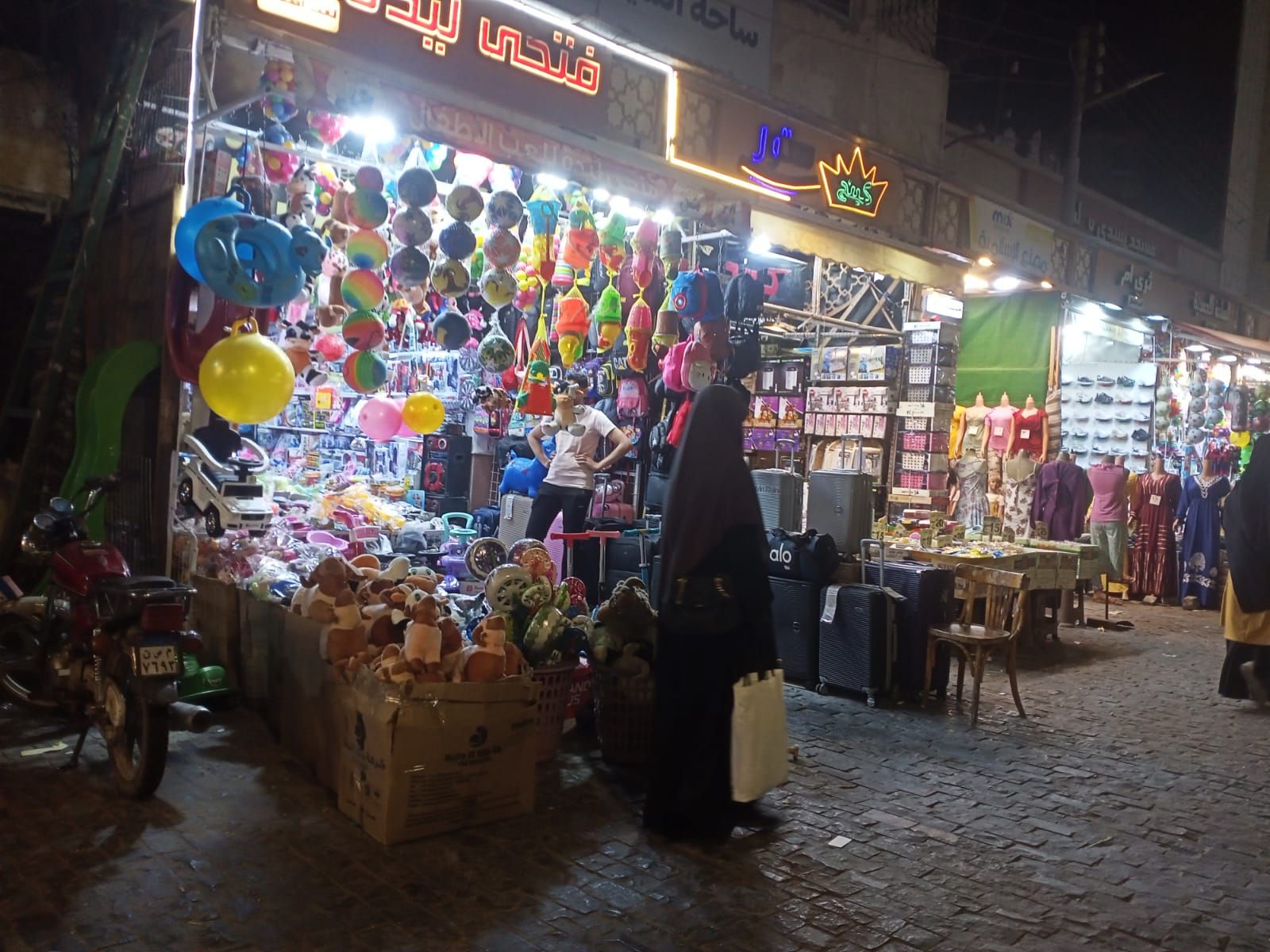 ساحة المسجد الاحمدي بطنطا تستعد لاستقبال آلاف المصلين ساحة المسجد الاحمدي بطنطا تستعد لاستقبال آلاف المصلين