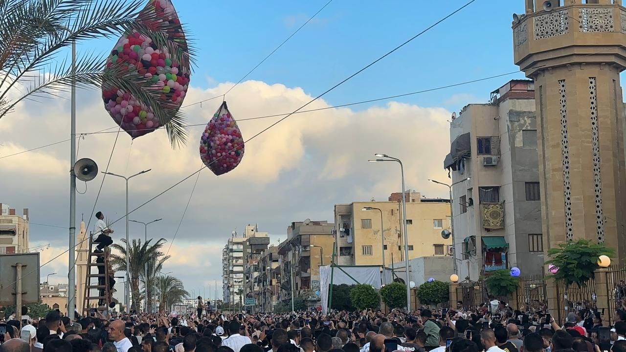 للبالونات في الساحة للبالونات في الساحة