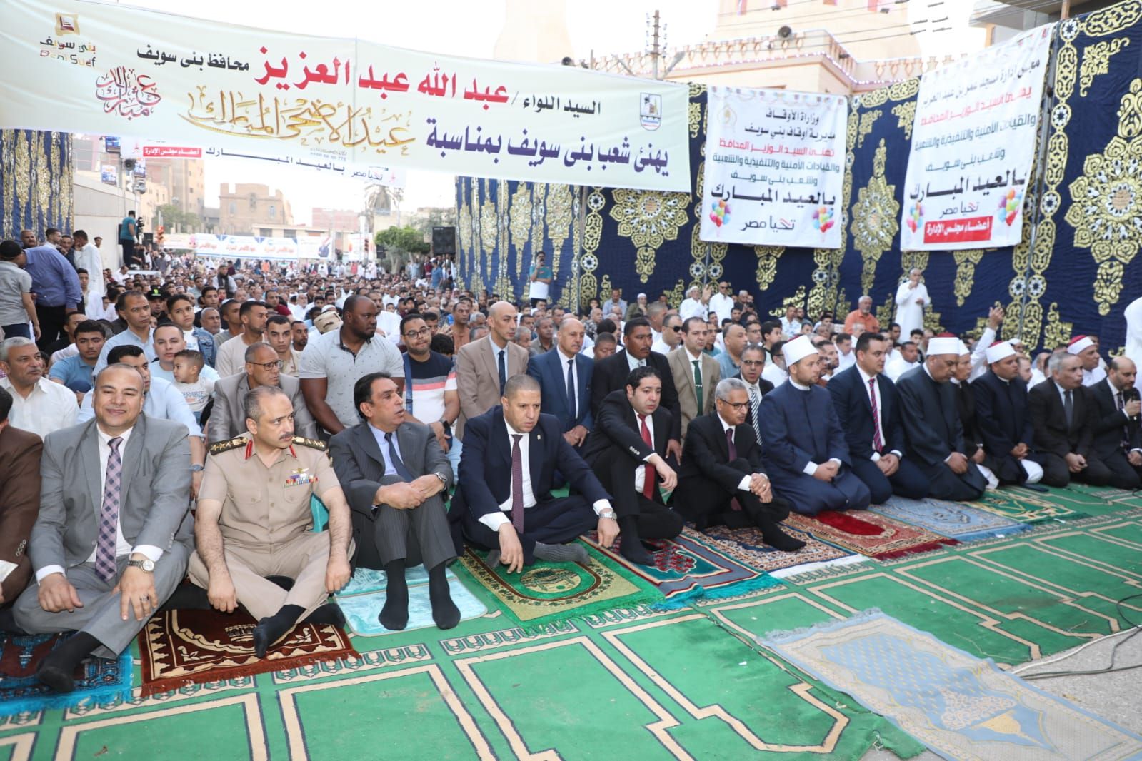 محافظ بني سويف يؤدي شعائر صلاة عيد الأضحى المبارك بساحة عمر بن عبد العزيز محافظ بني سويف يؤدي شعائر صلاة عيد الأضحى المبارك بساحة عمر بن عبد العزيز