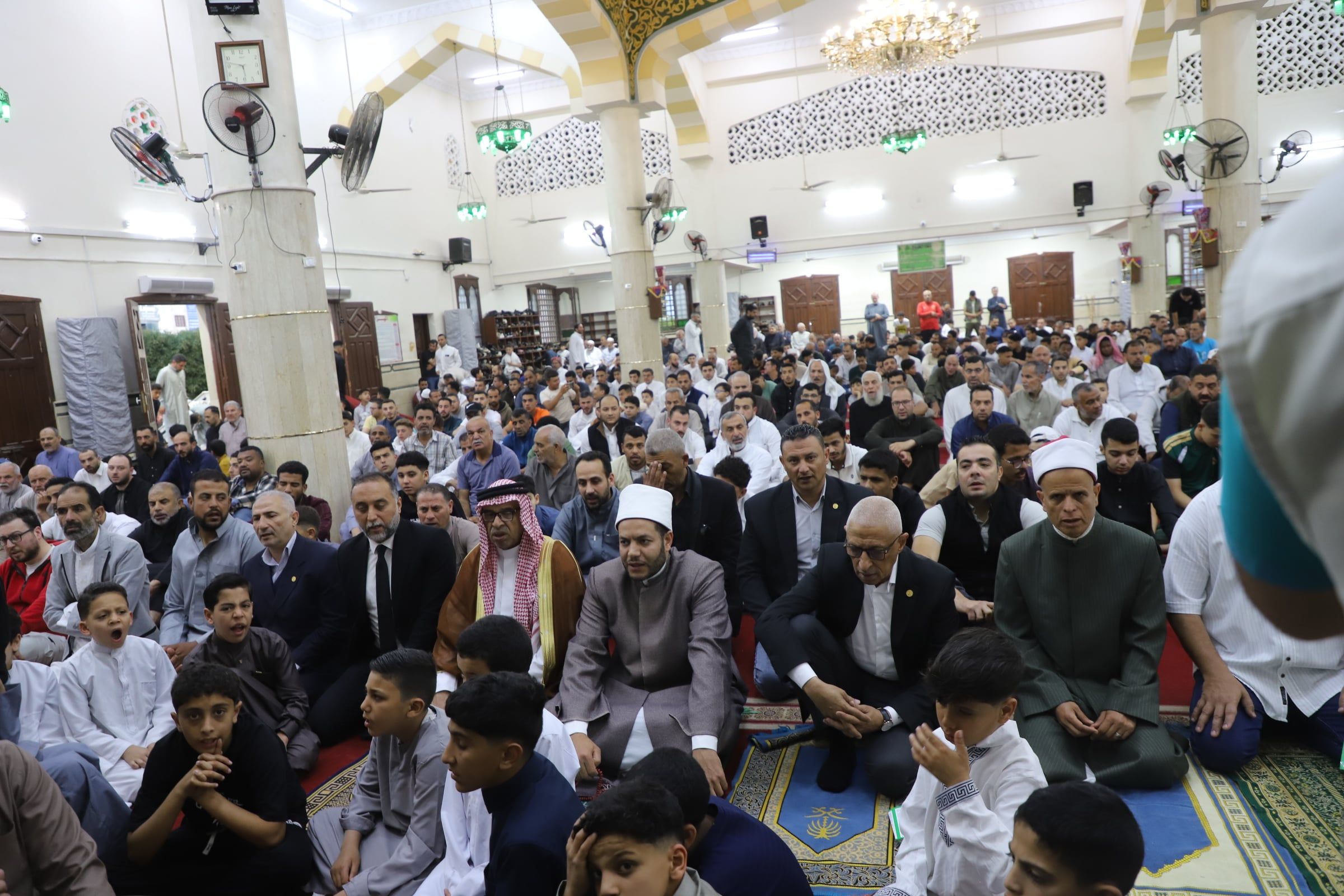 محافظ شمال سيناء بين المصلين محافظ شمال سيناء بين المصلين