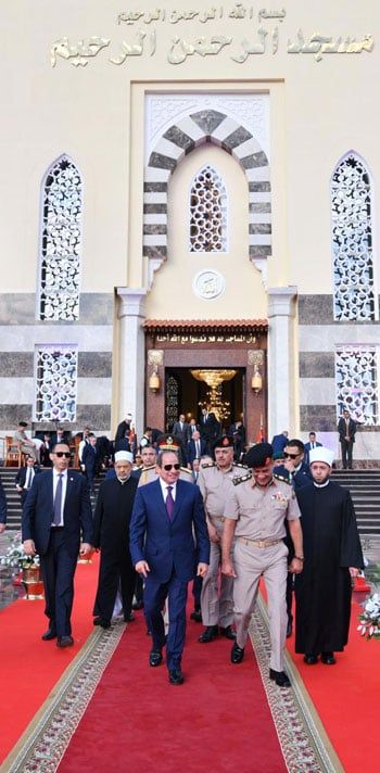 الرئيس عبد الفتاح السيسى عقب صلاة العيد الرئيس عبد الفتاح السيسى عقب صلاة العيد