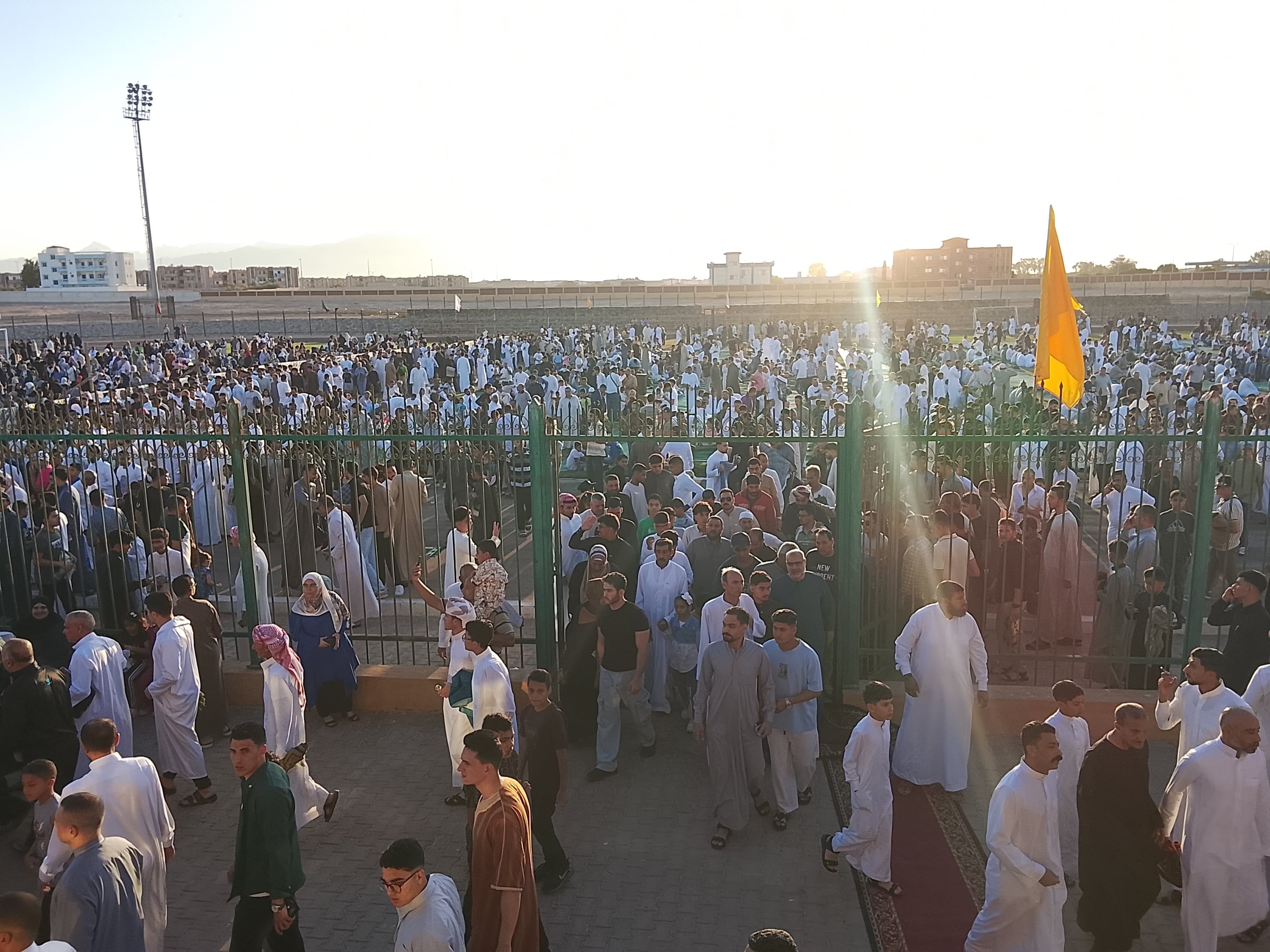 آلاف المصلين يؤدون شعائر صلاة عيد الأضحى المبارك بساحة استاد طور سيناء 2 آلاف المصلين يؤدون شعائر صلاة عيد الأضحى المبارك بساحة استاد طور سيناء 2
