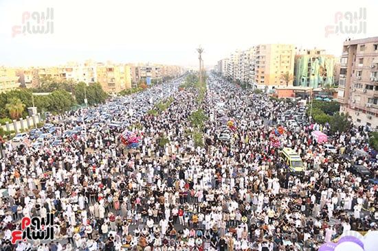 اقبال كبير على اداء صلاة عيد الاضحى المبارك اقبال كبير على اداء صلاة عيد الاضحى المبارك