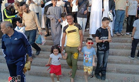 اب-يصطحب-ابنائه-في-صلاة-عيد-الأضحى-بالإسكندرية اب-يصطحب-ابنائه-في-صلاة-عيد-الأضحى-بالإسكندرية