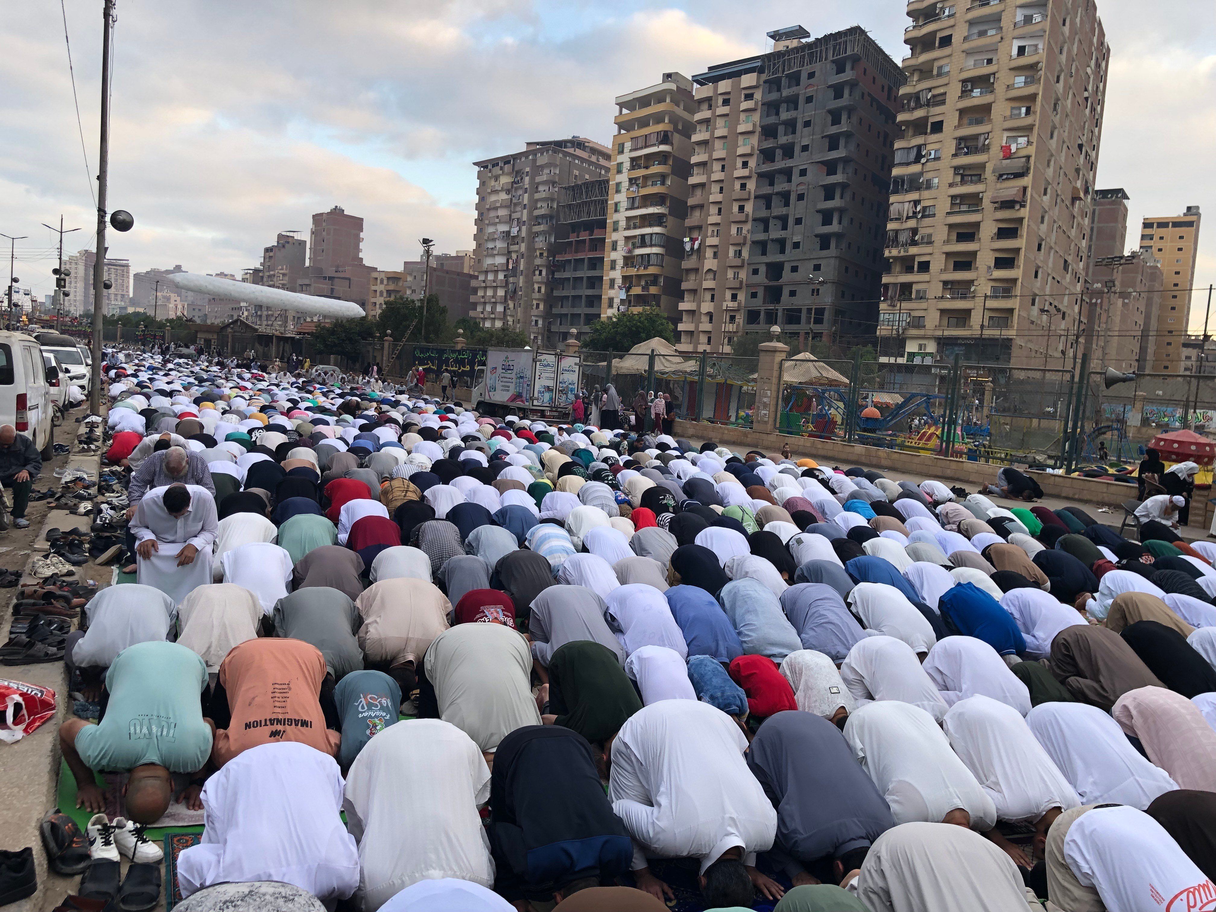 الآلاف يؤدون صلاة عيد الاضحي المبارك في المساجد الكبرى و465 ساحة بالغربية الآلاف يؤدون صلاة عيد الاضحي المبارك في المساجد الكبرى و465 ساحة بالغربية