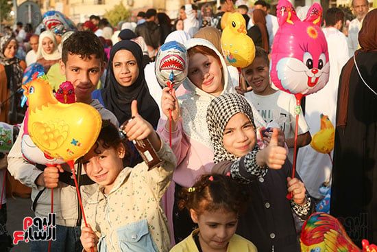 فرحة الاطفال بعد صلاه العيد فرحة الاطفال بعد صلاه العيد