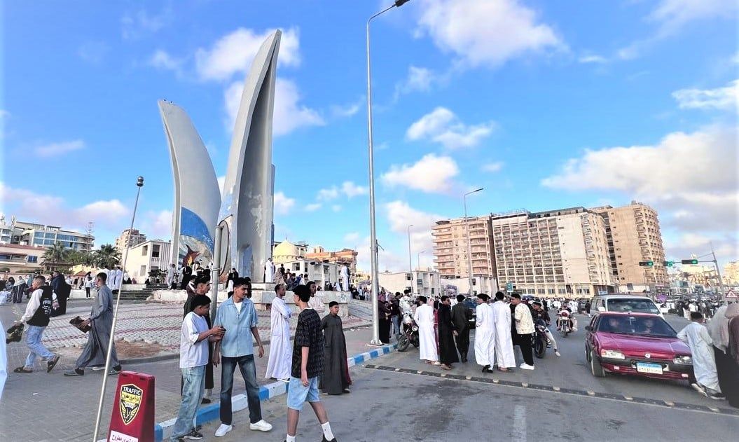 العيد على كورنيش مطروح شكل تاني العيد على كورنيش مطروح شكل تاني