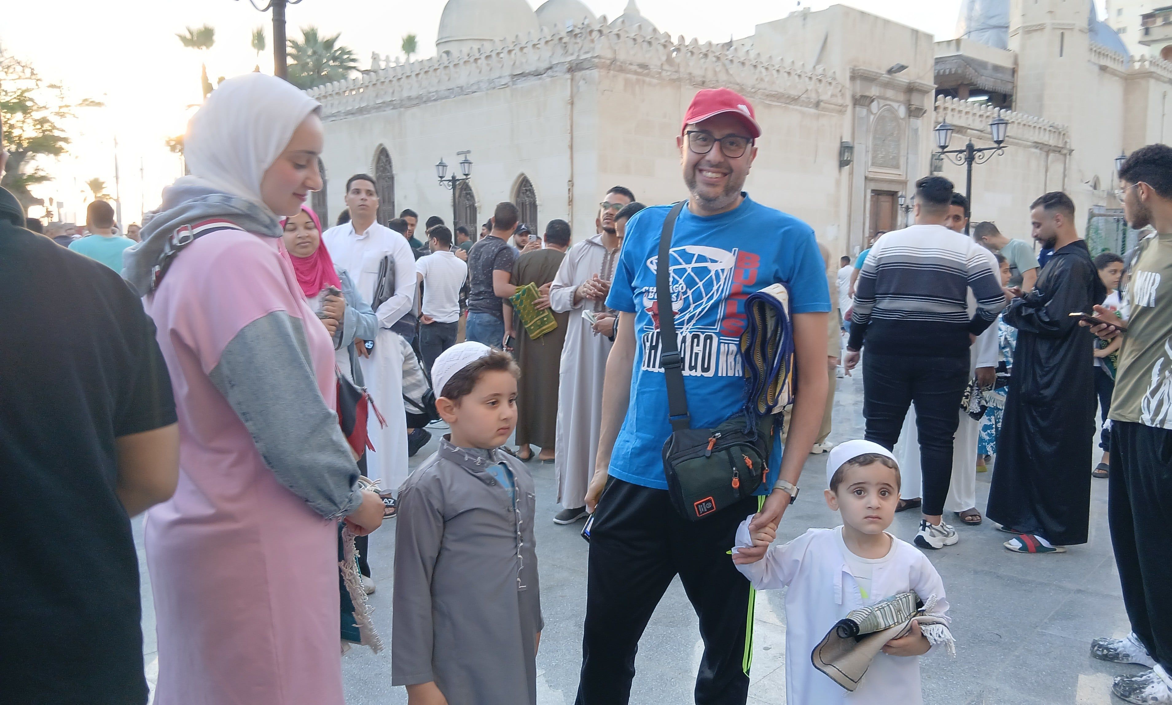 اسرة تصطحب أبنائها في صلاه عيد الاضحى بالإسكندرية اسرة تصطحب أبنائها في صلاه عيد الاضحى بالإسكندرية