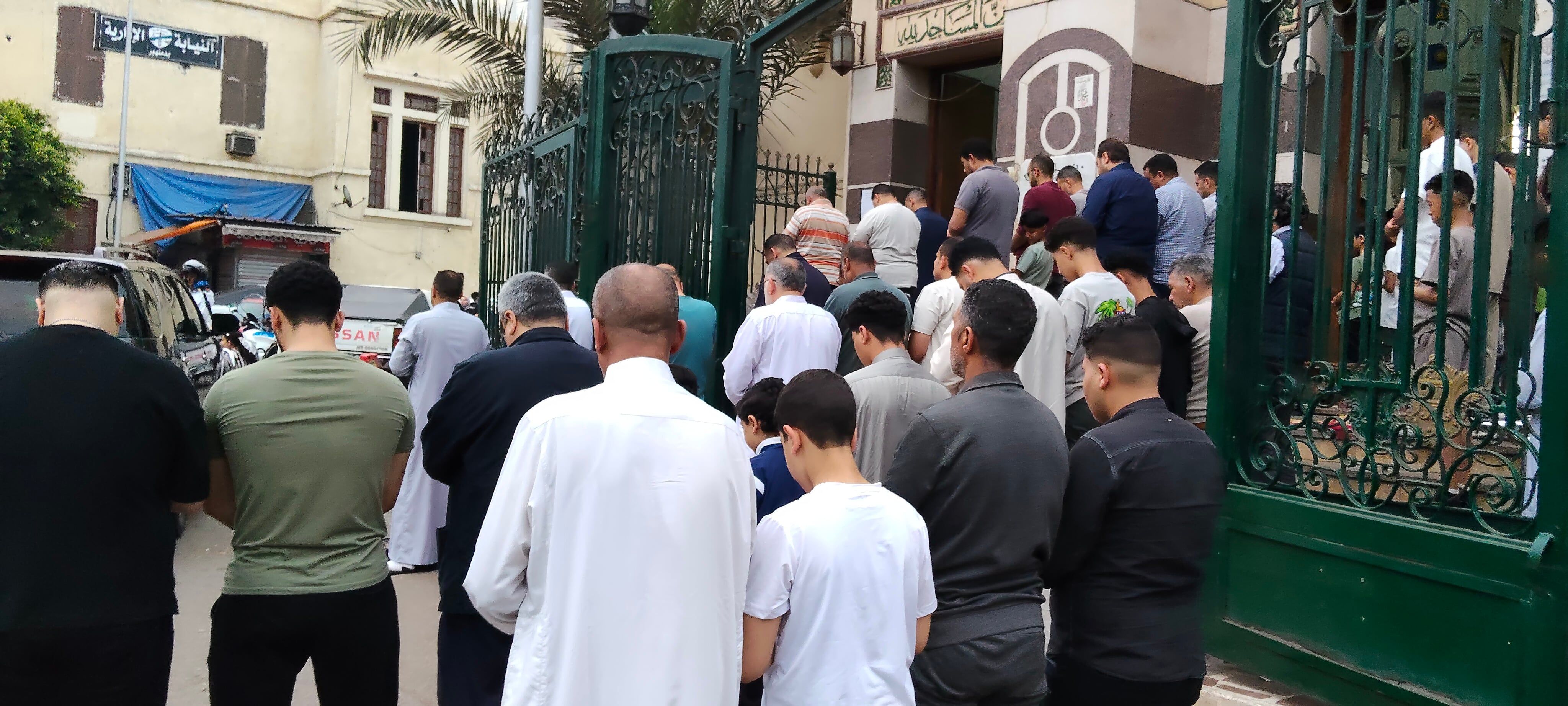 أهالى البحيرة يؤدون صلاة عيد الأضحى بمسجد التوبة بدمنهور أهالى البحيرة يؤدون صلاة عيد الأضحى بمسجد التوبة بدمنهور