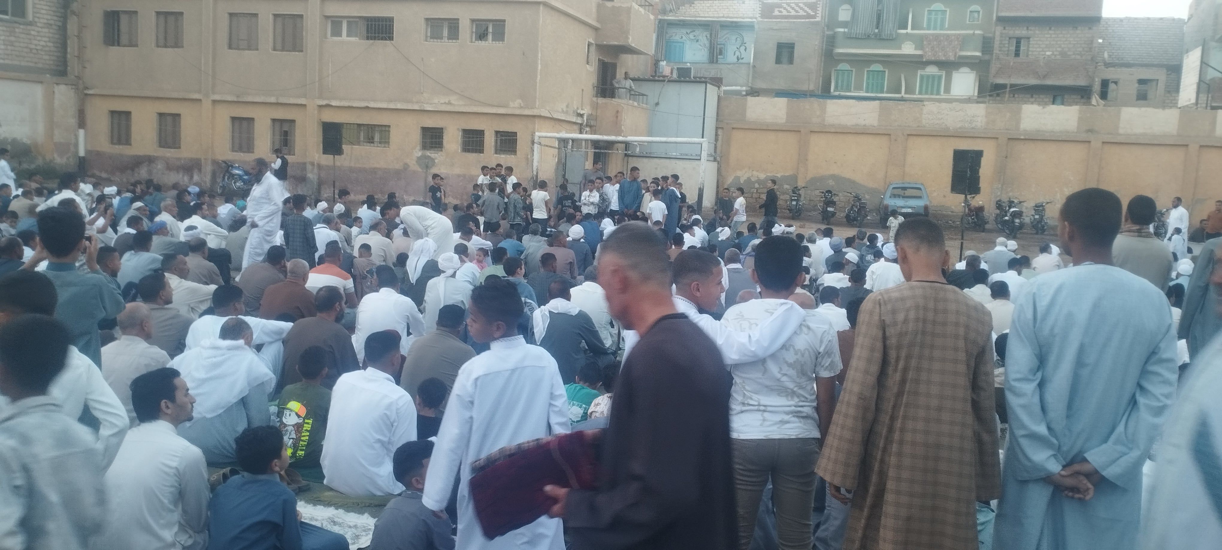 إقبال كبير على ساحات مراكز الشباب بالمنيا لأداء صلاة عيد الأضحى المبارك إقبال كبير على ساحات مراكز الشباب بالمنيا لأداء صلاة عيد الأضحى المبارك