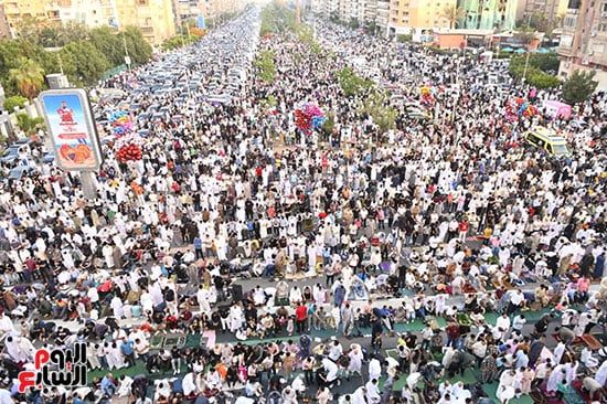 حضور كبير يعكس روح المحبة والفرحة بالعيد حضور كبير يعكس روح المحبة والفرحة بالعيد