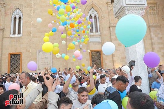 فرحة من قلب مسجد الحسين فرحة من قلب مسجد الحسين