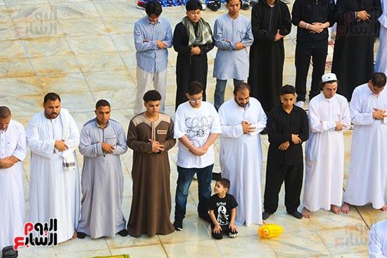 الصلاه داخل مسجد عمرو بت العاص الصلاه داخل مسجد عمرو بت العاص