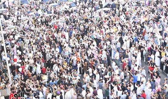اقبال كثيف من المصلين على صلاة عيد الاضحى اقبال كثيف من المصلين على صلاة عيد الاضحى