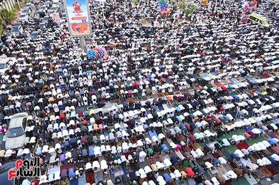 صلاة عيد الاضحى وسط حضور كبير وفرحة تعم الجميع صلاة عيد الاضحى وسط حضور كبير وفرحة تعم الجميع