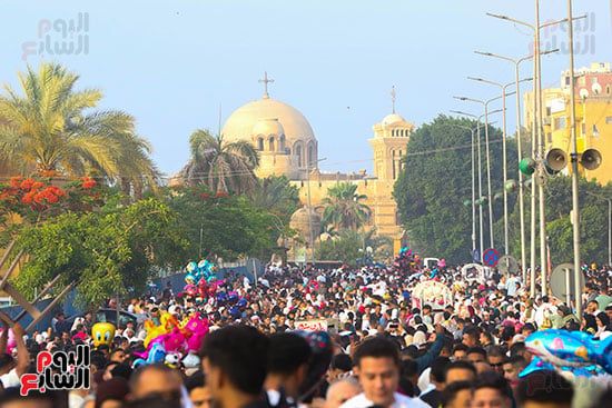 زحام شديد بمنطقه مجمع الاديان زحام شديد بمنطقه مجمع الاديان