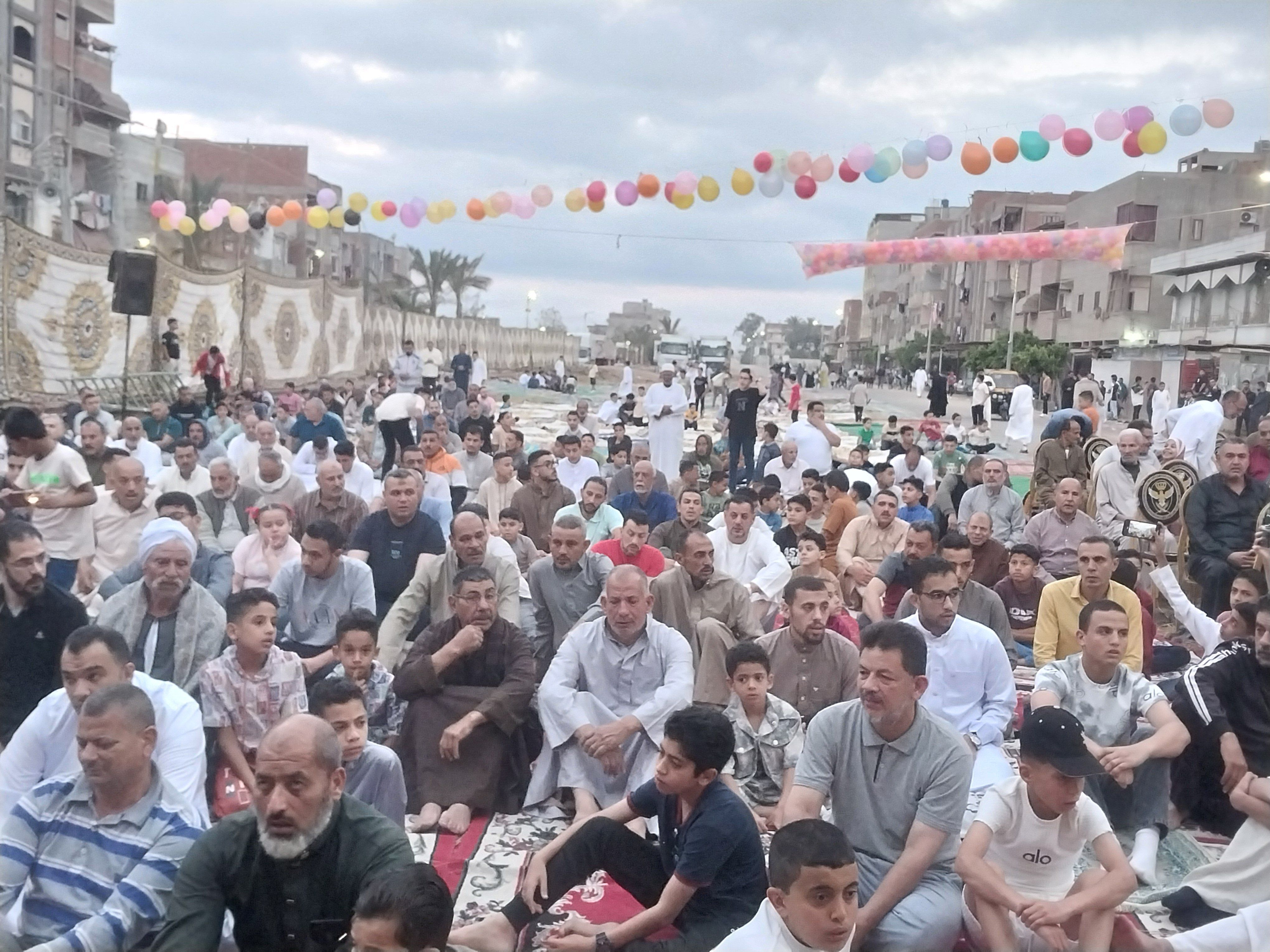 بلالين في ساحات الصلاة في دمياط 1 بلالين في ساحات الصلاة في دمياط 1