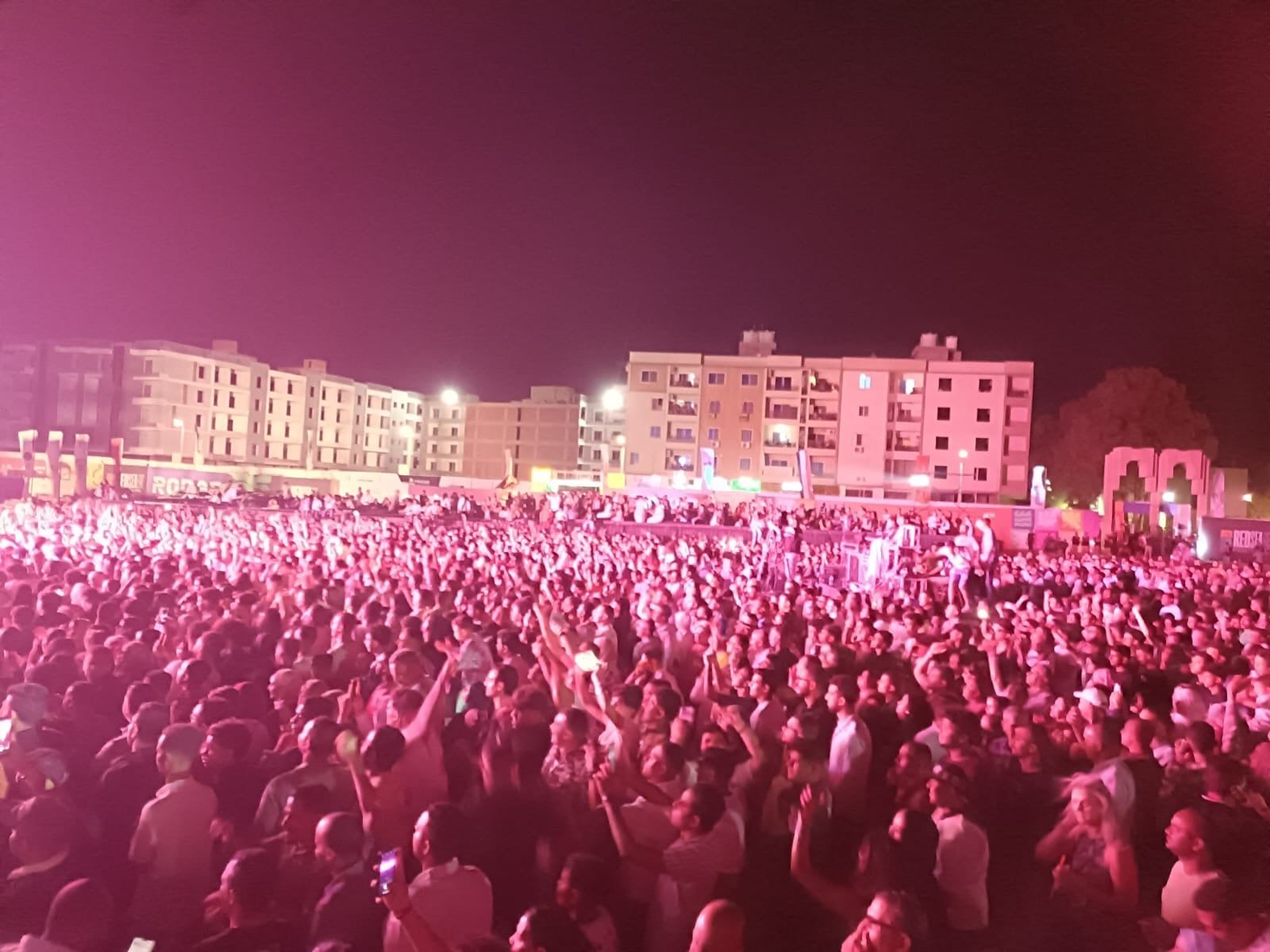 حفل ثانى أيام العيد بالغردقة وسط حضور جماهيري كبير (2) حفل ثانى أيام العيد بالغردقة وسط حضور جماهيري كبير (2)