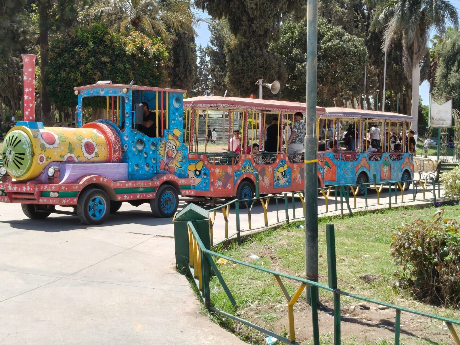 الطفطف يجذب زوار الحديقة الدولية الطفطف يجذب زوار الحديقة الدولية