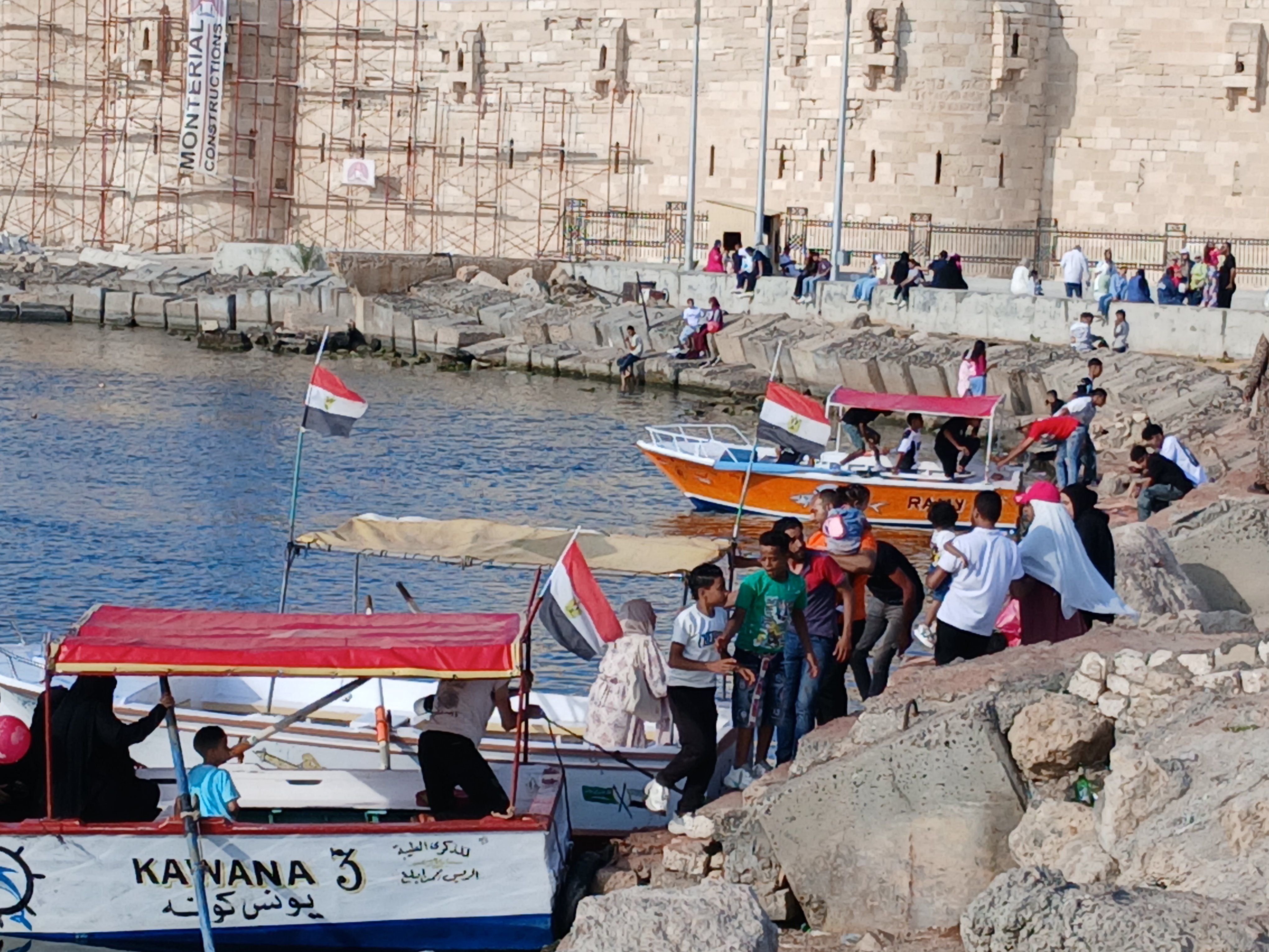 مراكب التنزه في قلعة قايتباي بالإسكندرية مراكب التنزه في قلعة قايتباي بالإسكندرية