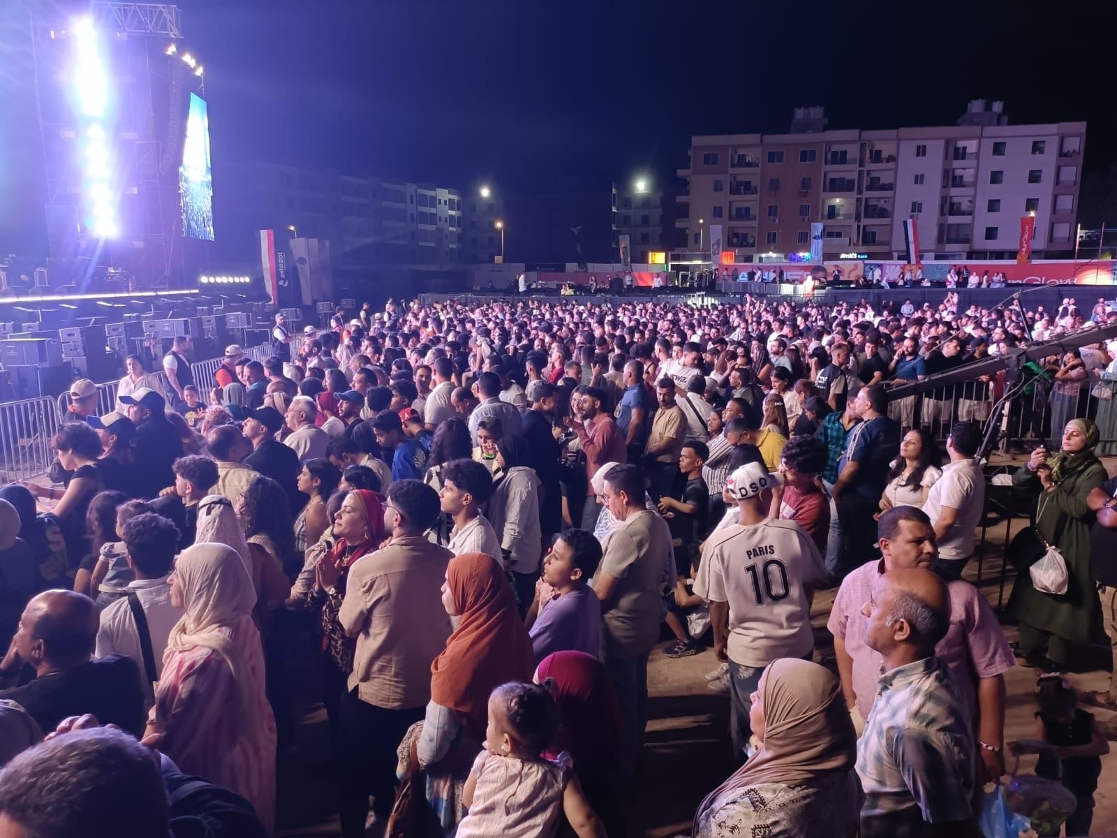حفل ثانى أيام العيد بالغردقة وسط حضور جماهيري كبير (3) حفل ثانى أيام العيد بالغردقة وسط حضور جماهيري كبير (3)