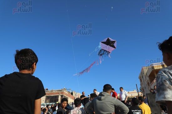 مشهد-من-مسابقة-اطول-طائرة-ورقية مشهد-من-مسابقة-اطول-طائرة-ورقية