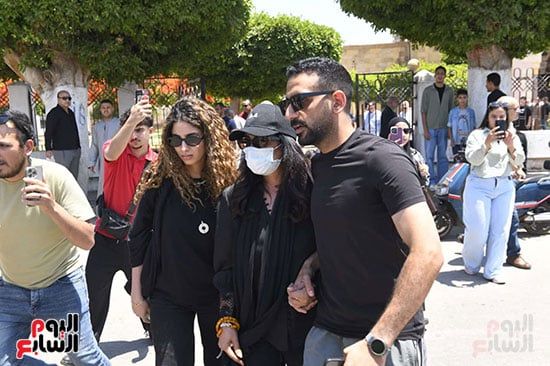حزن مني زكي علي وفاة حماتها حزن مني زكي علي وفاة حماتها