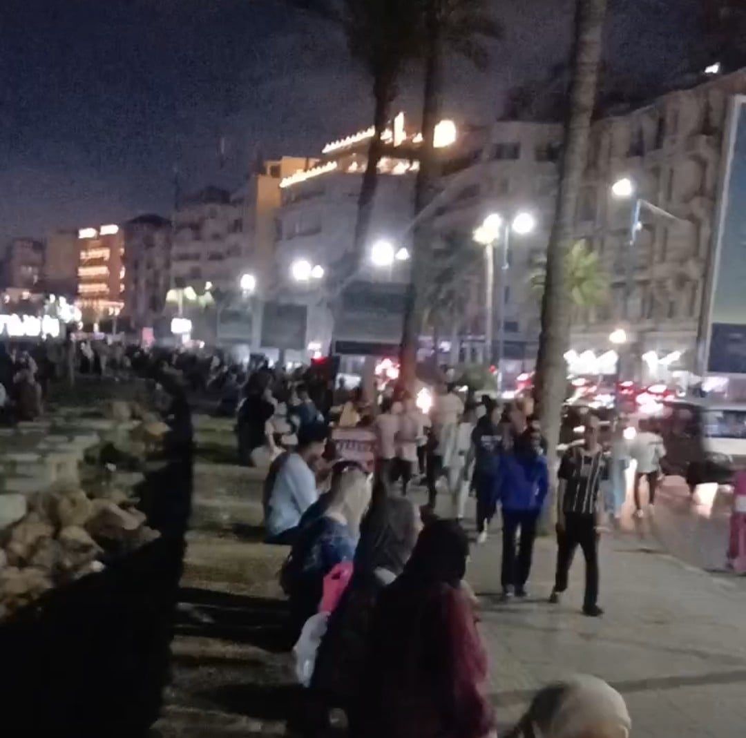 الكورنيش ليلا في الإسكندرية الكورنيش ليلا في الإسكندرية