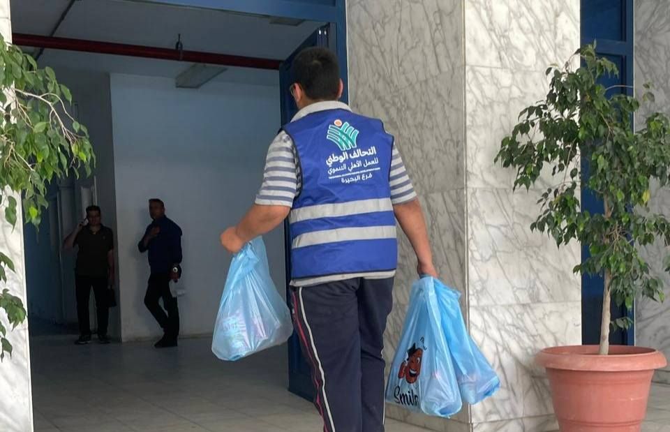 التحالف الوطني بالبحيرة يوزع المواد غذائية على العمالة غير المنتظمة بجامعة دمنهور بمناسبة عيد الأضحى المبارك (1) التحالف الوطني بالبحيرة يوزع المواد غذائية على العمالة غير المنتظمة بجامعة دمنهور بمناسبة عيد الأضحى المبارك (1)