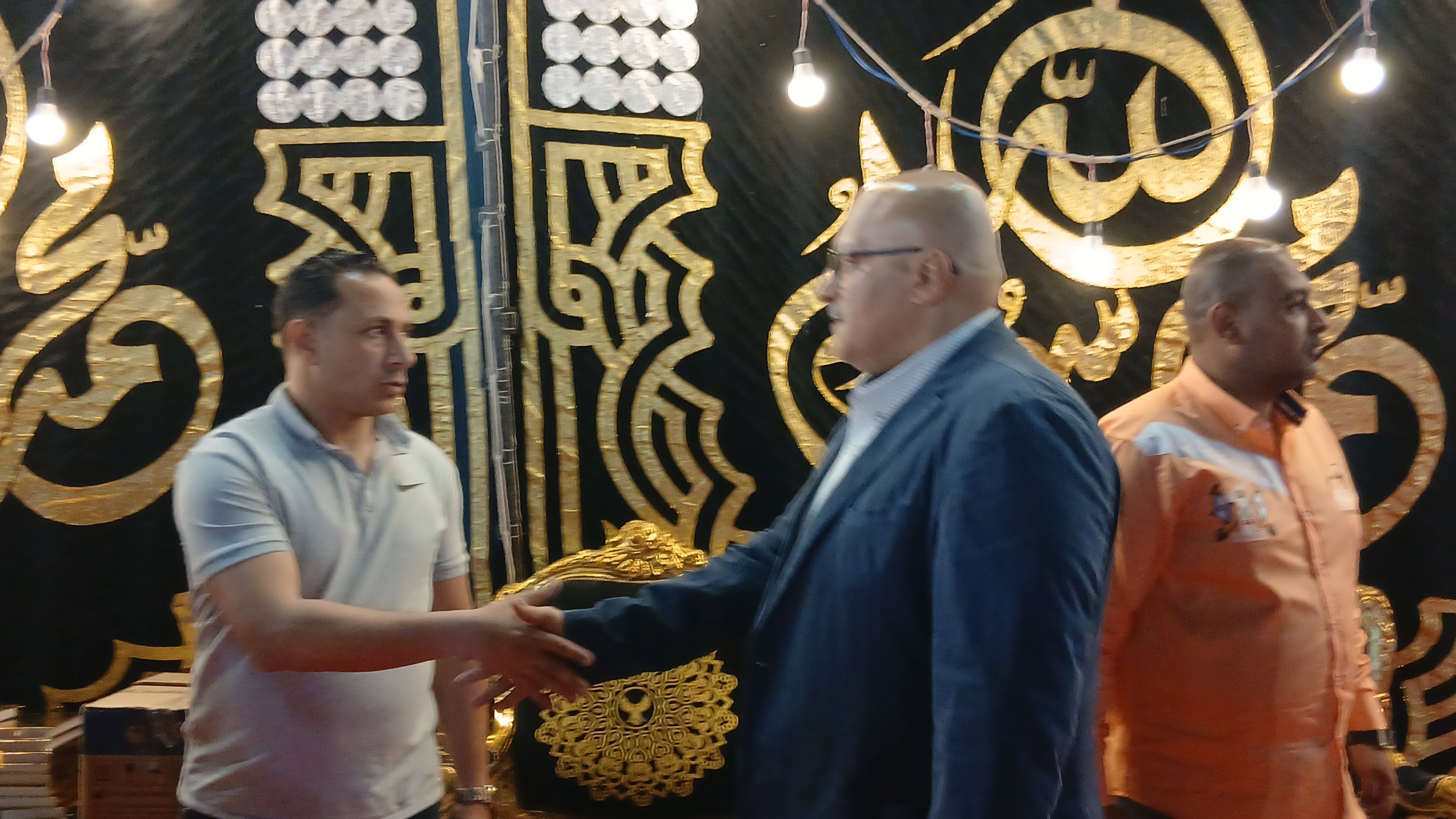 الحج فرج ابو خالد في عزاء والد حمو بيكا الحج فرج ابو خالد في عزاء والد حمو بيكا