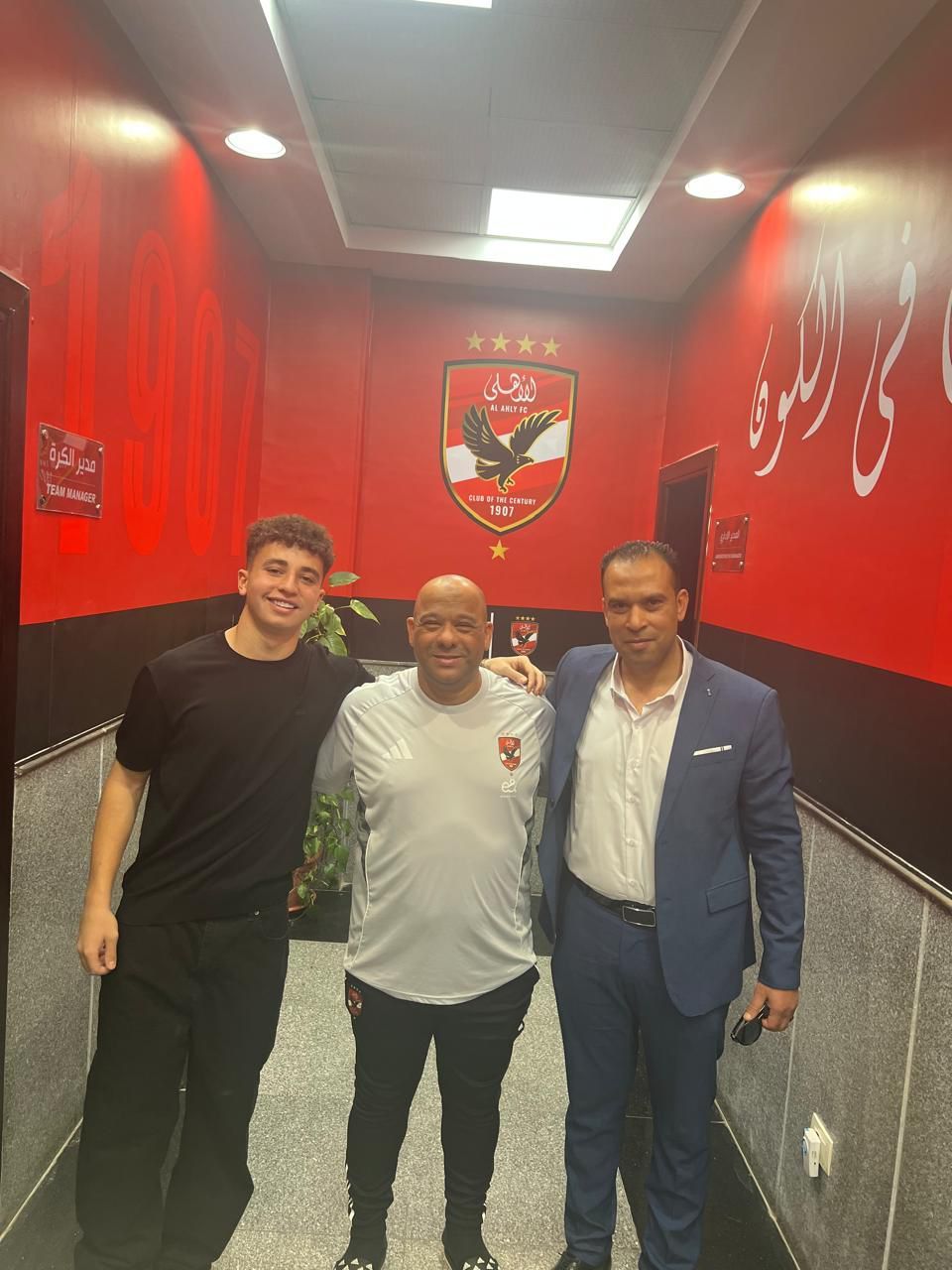 بلال عطية يمدد تعاقده مع الأهلي قبل الانتقال إلى راسينج (2) بلال عطية يمدد تعاقده مع الأهلي قبل الانتقال إلى راسينج (2)