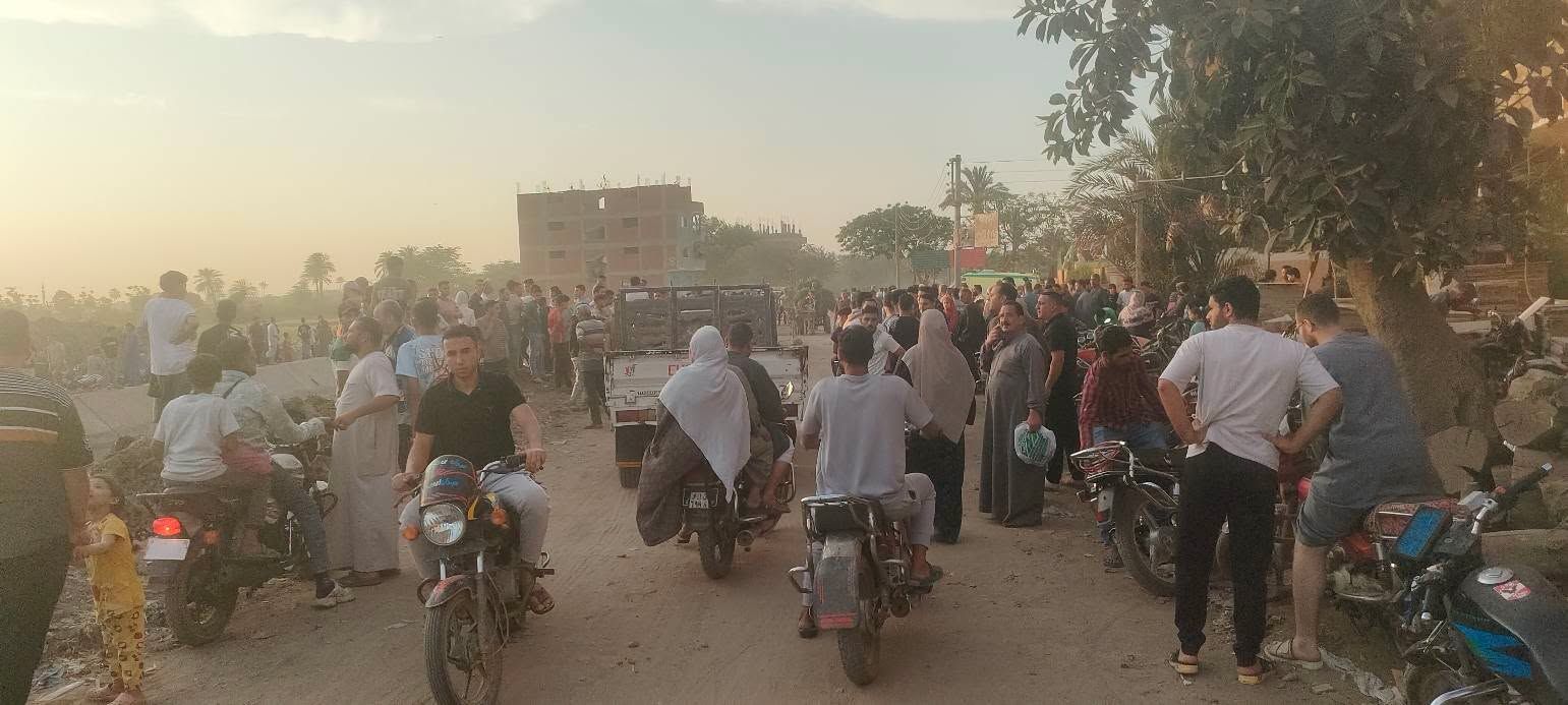 الأهالي بالقرية الأهالي بالقرية