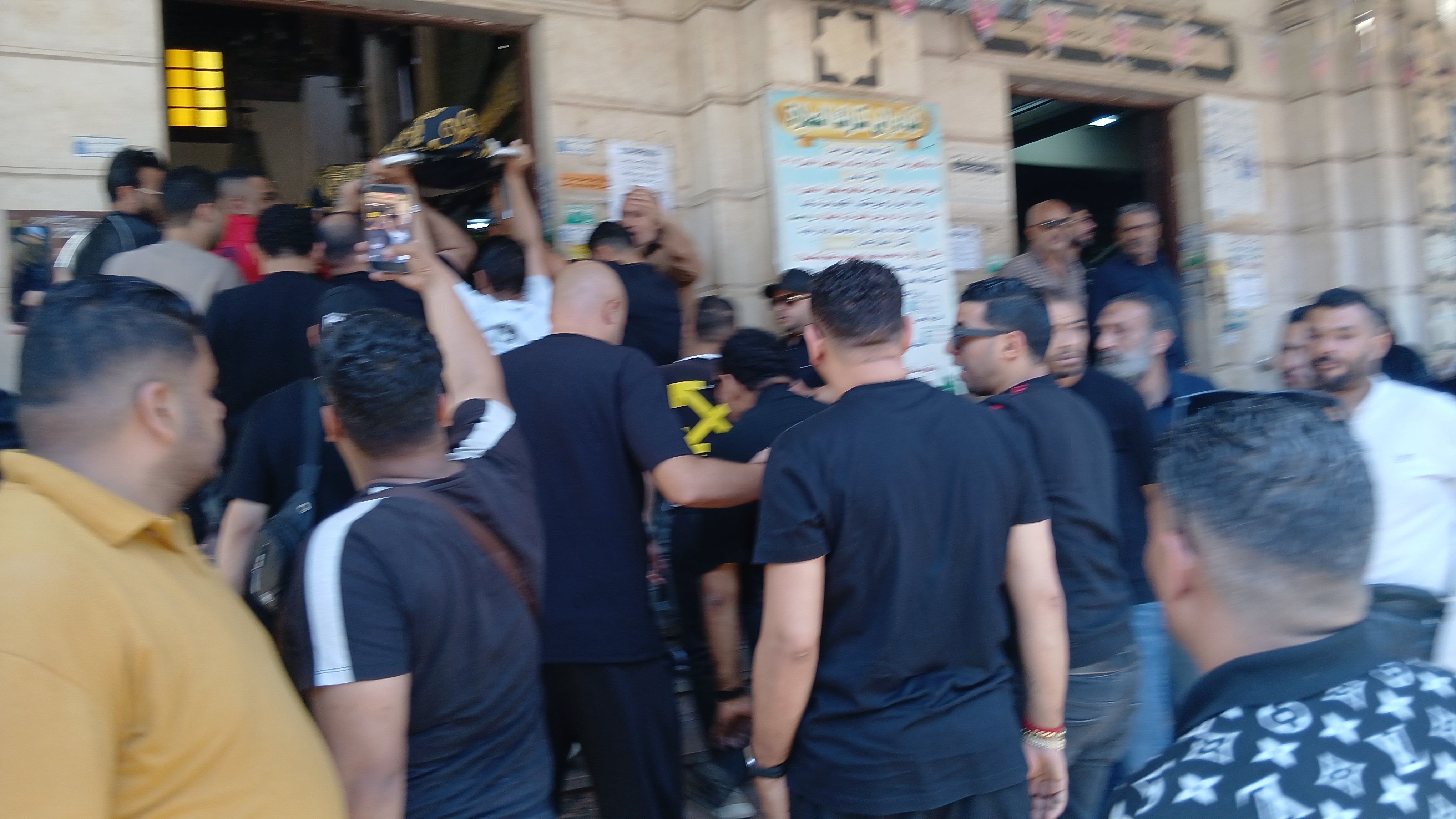 وصول جثمان والد حمو بيكا مسجد العمري بالإسكندرية وصول جثمان والد حمو بيكا مسجد العمري بالإسكندرية