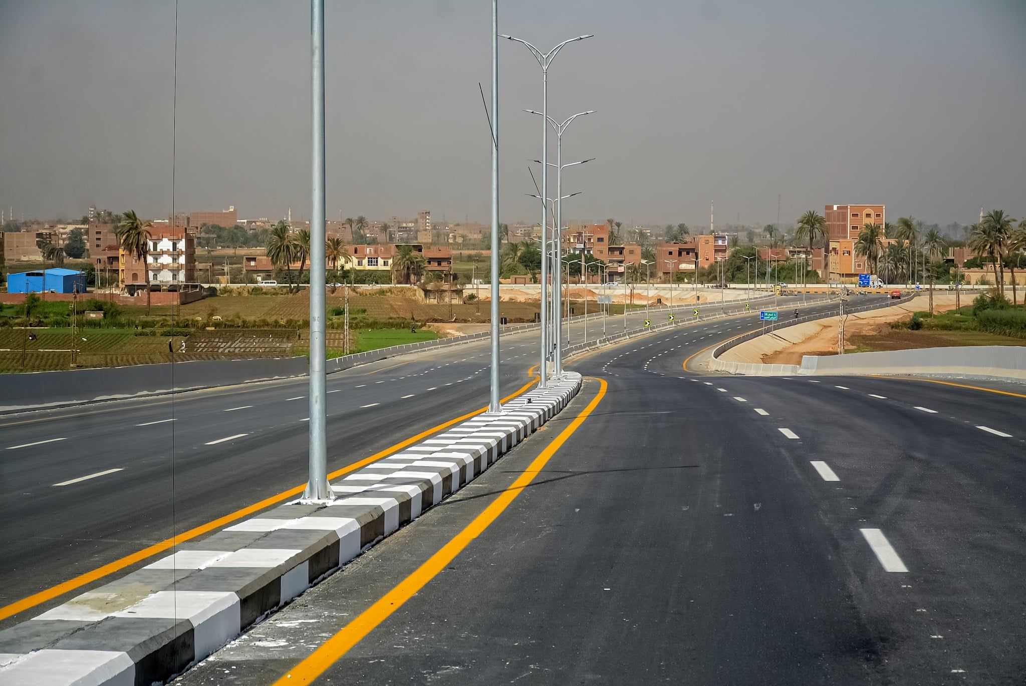 المحور من المنتصف المحور من المنتصف