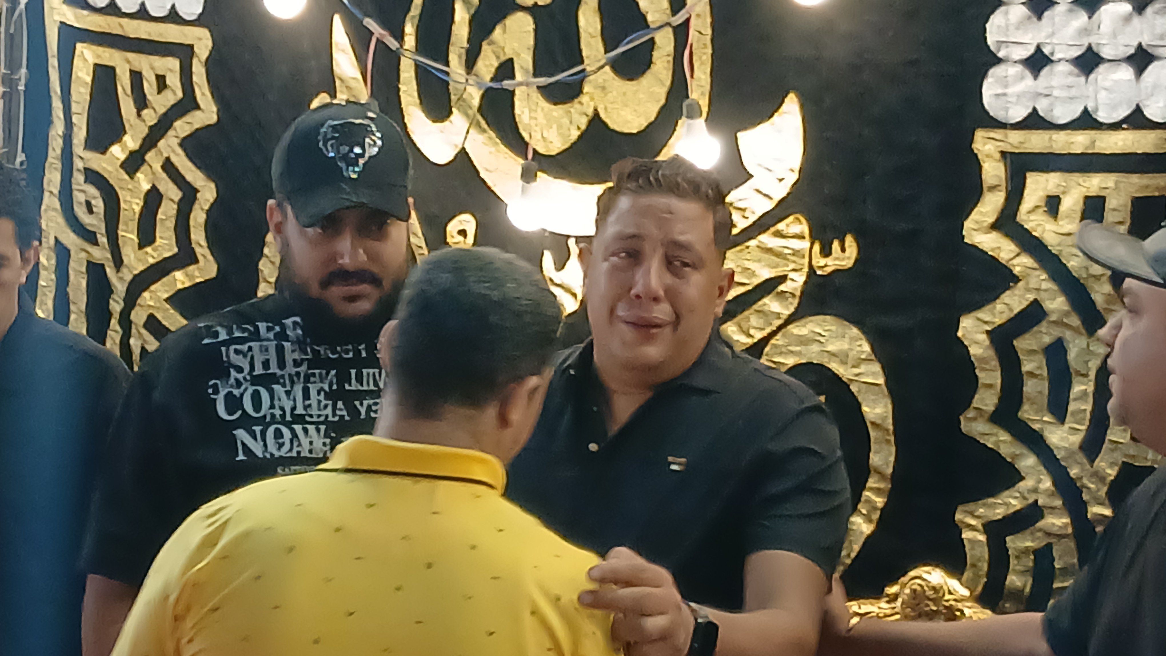 بكاء حمو بيكا في عزاء والده بالاسكندرية بكاء حمو بيكا في عزاء والده بالاسكندرية